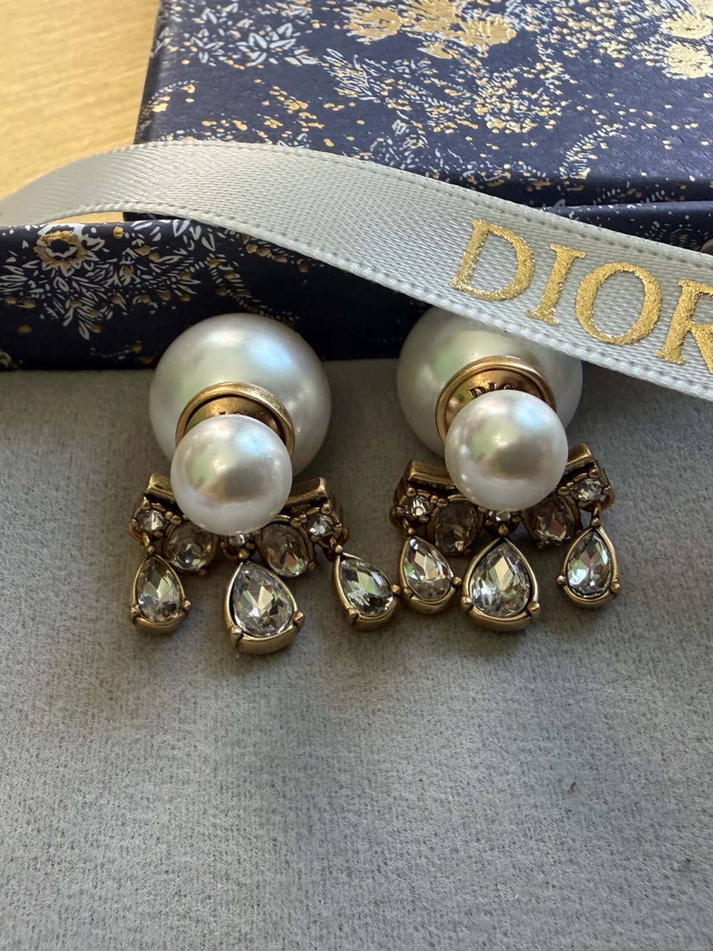 Dior Gold and White Logo Earrings - Picture 3 of 15